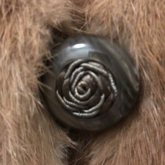 Vintage women’s light brown/ tan genuine fur coat - Picture 4 of 11